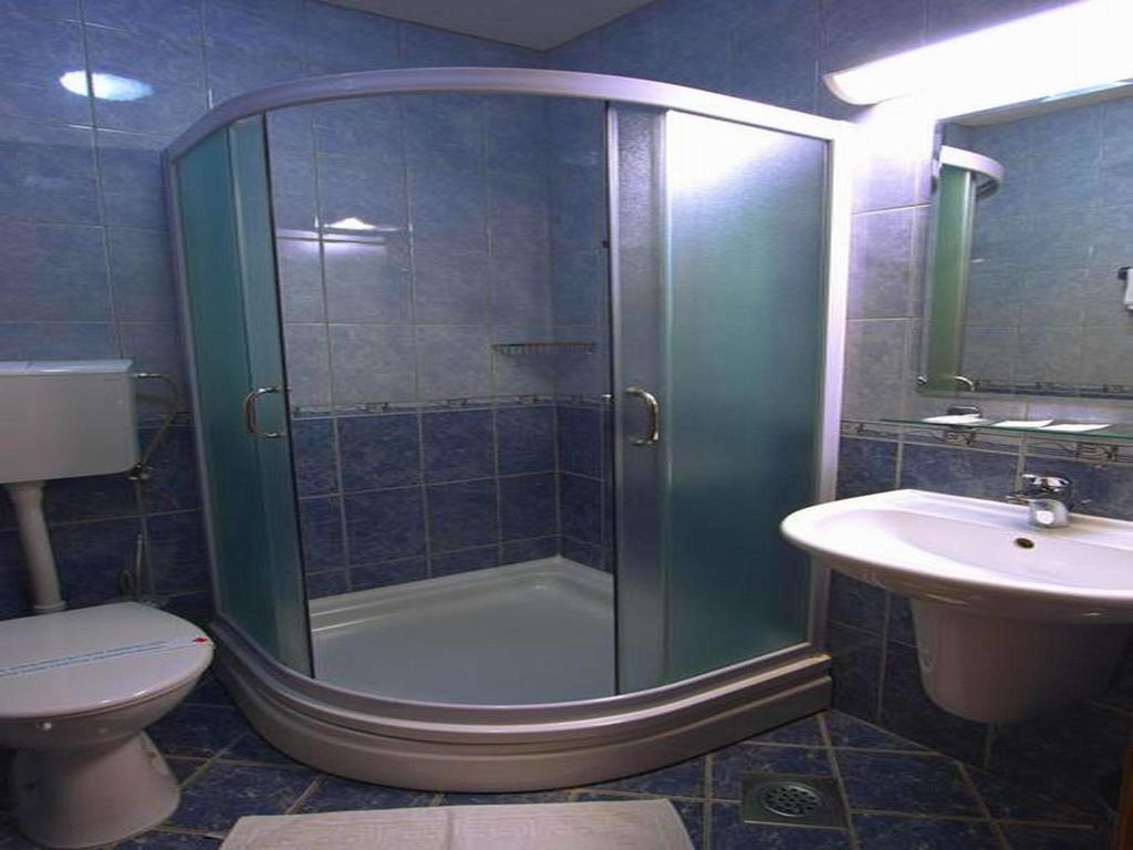 Hotel Cubic Лакташи Екстер'єр фото