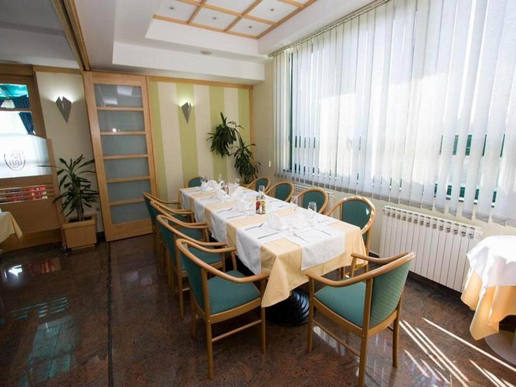 Hotel Cubic Лакташи Екстер'єр фото