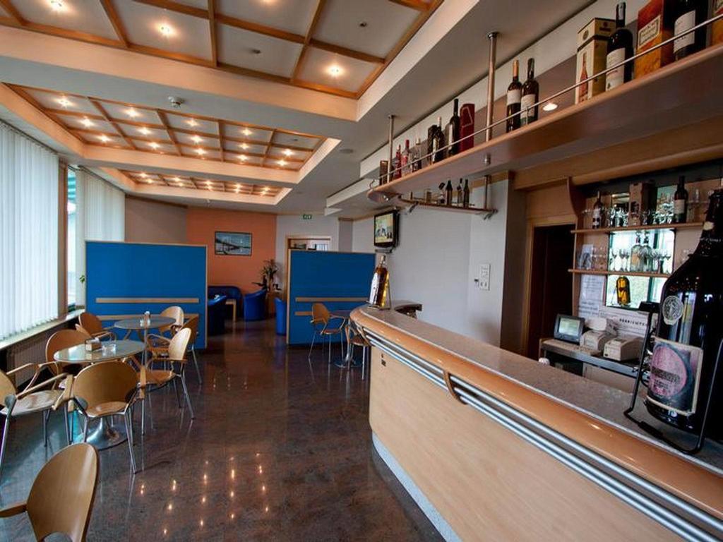Hotel Cubic Лакташи Екстер'єр фото