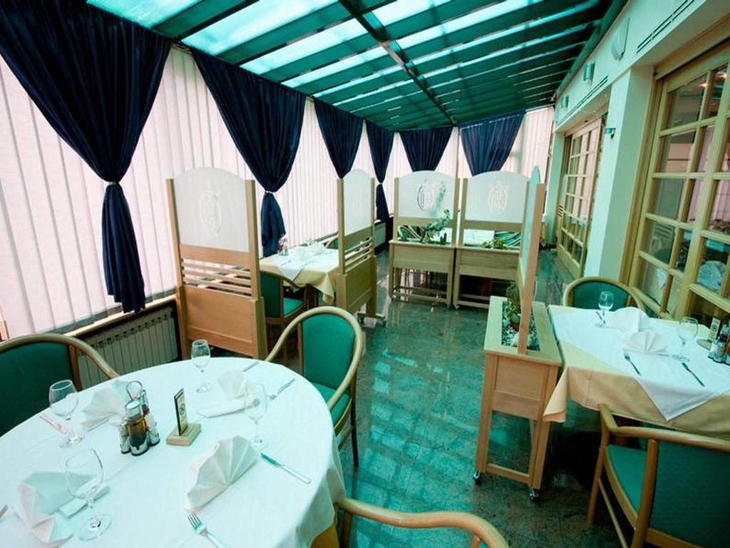 Hotel Cubic Лакташи Екстер'єр фото