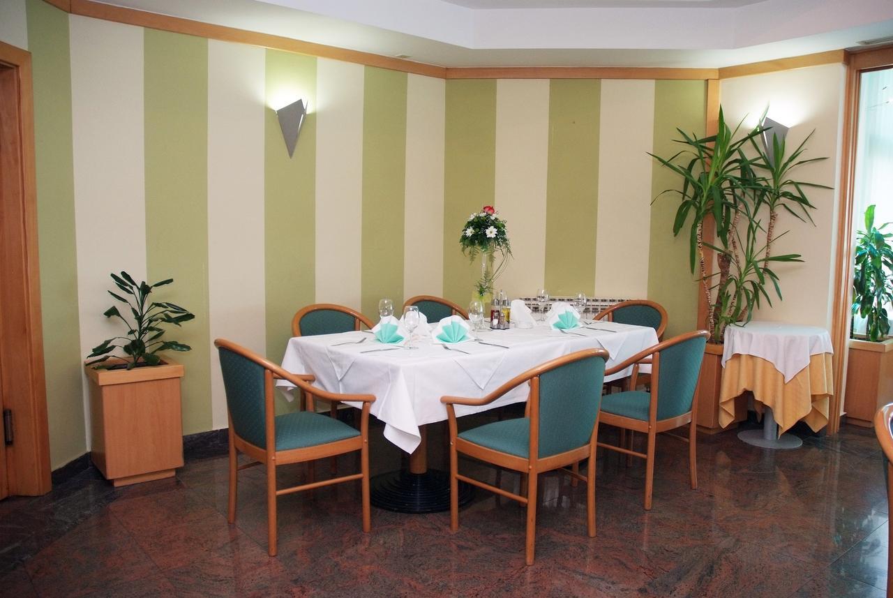 Hotel Cubic Лакташи Екстер'єр фото