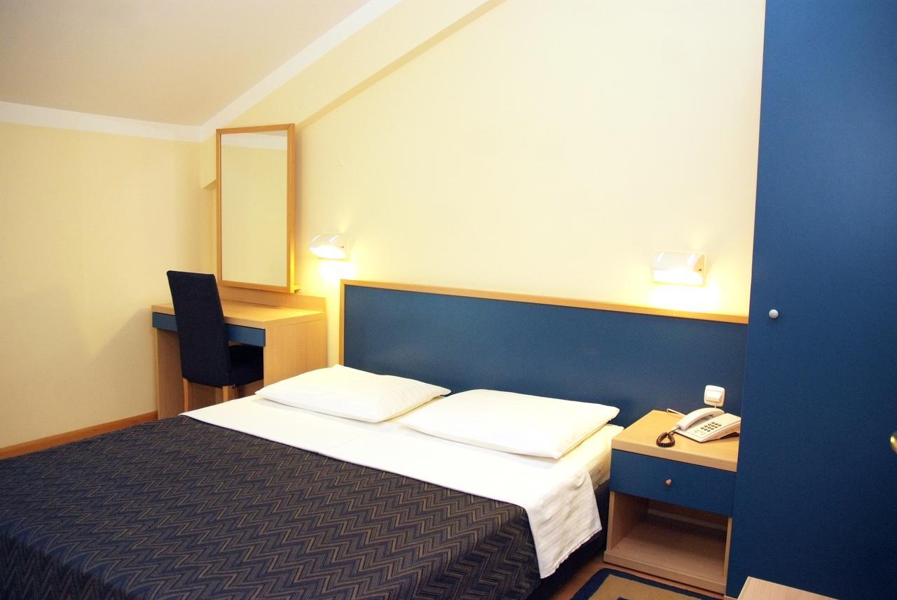 Hotel Cubic Лакташи Екстер'єр фото