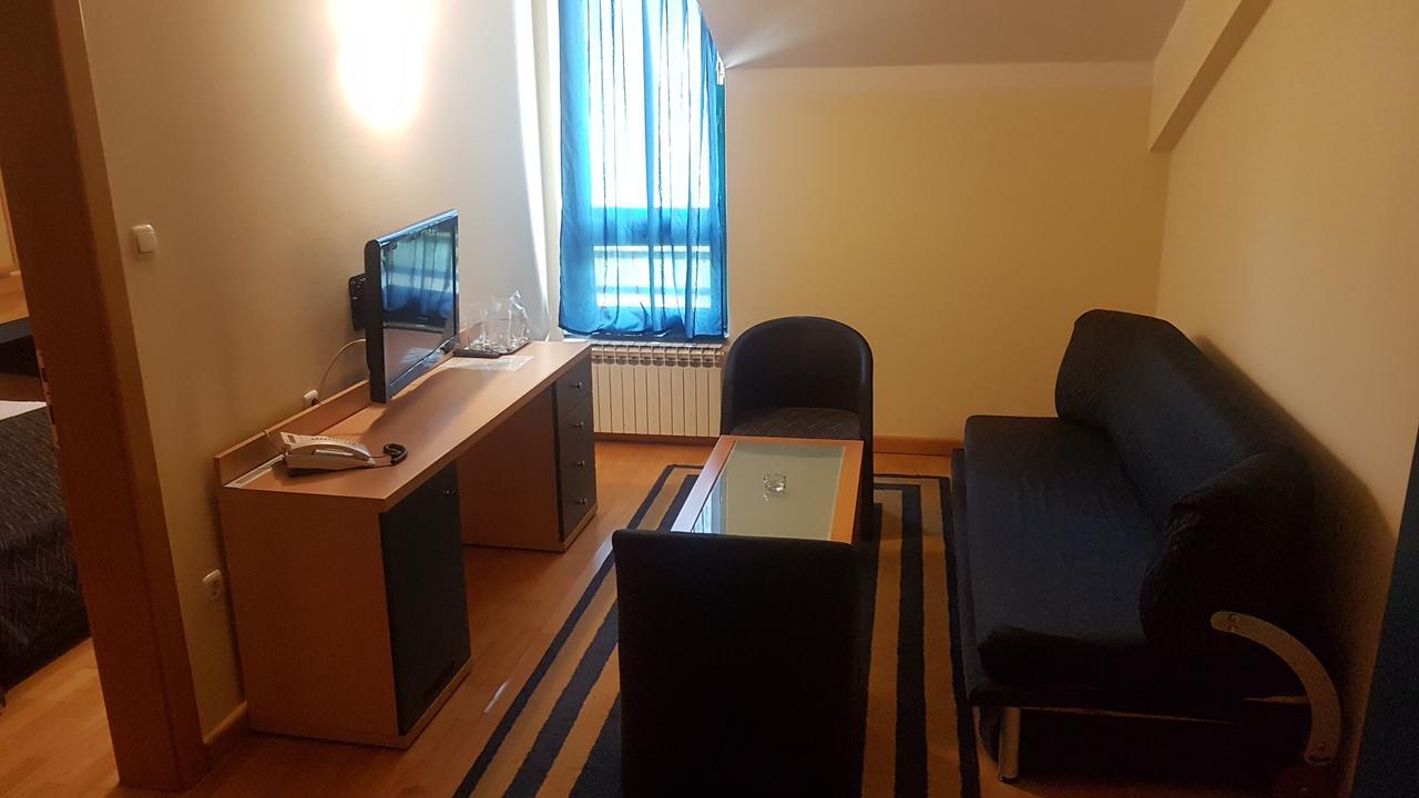 Hotel Cubic Лакташи Екстер'єр фото