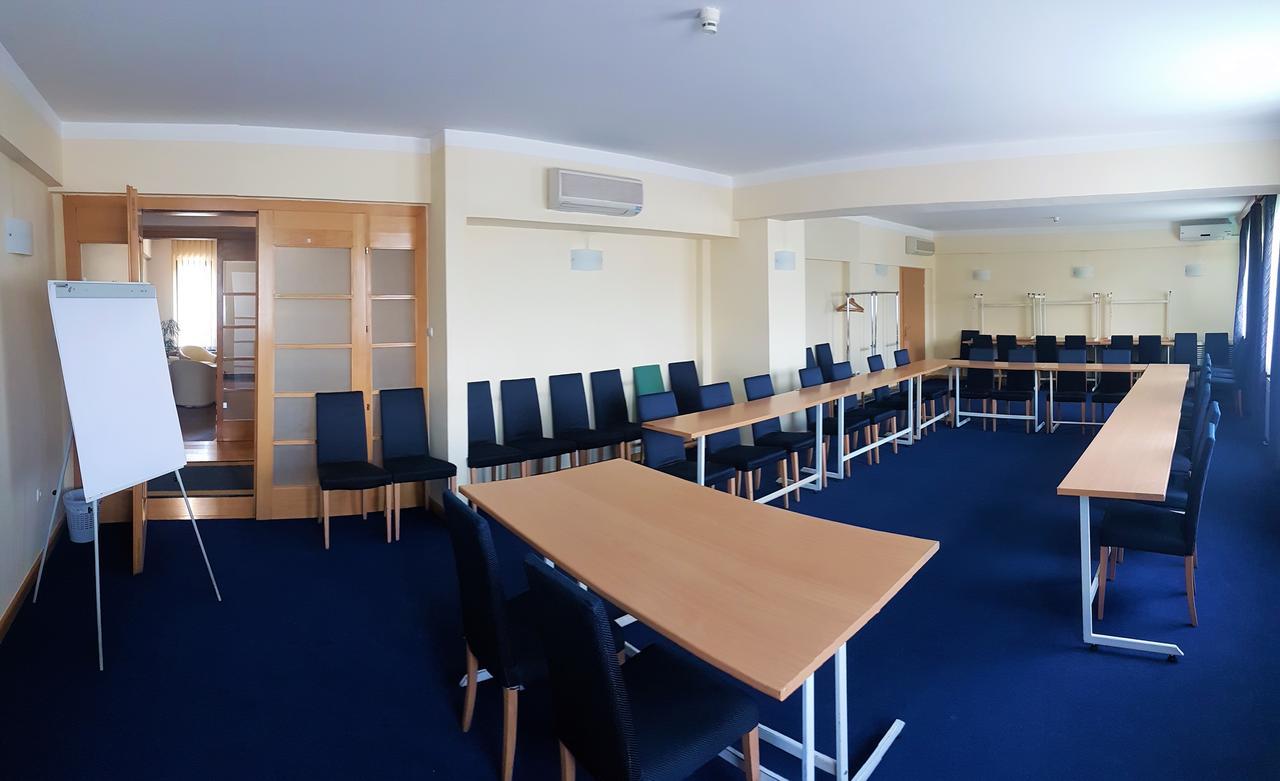 Hotel Cubic Лакташи Екстер'єр фото